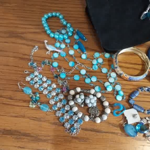 Turquoise Blue Mixed Jewelry Lot in Wooden Box - Picture 6 of 10